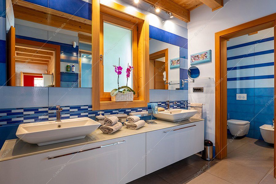 Bagno della villa Etna, location moderna per shooting a Catania