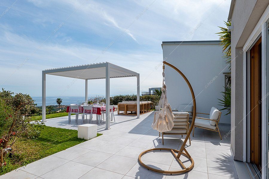 Esterni della villa Etna, location moderna per shooting a Catania