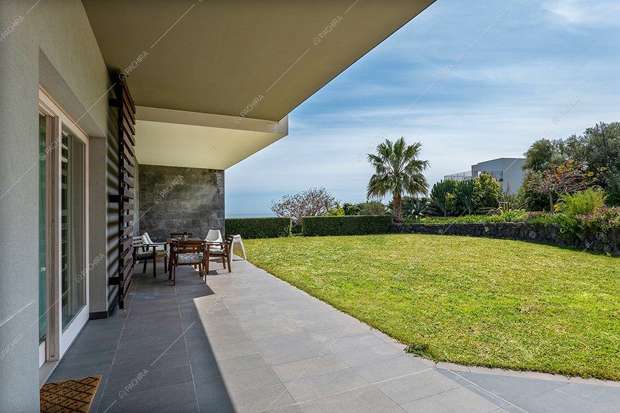 Giardino della villa Etna, location moderna per shooting a Catania