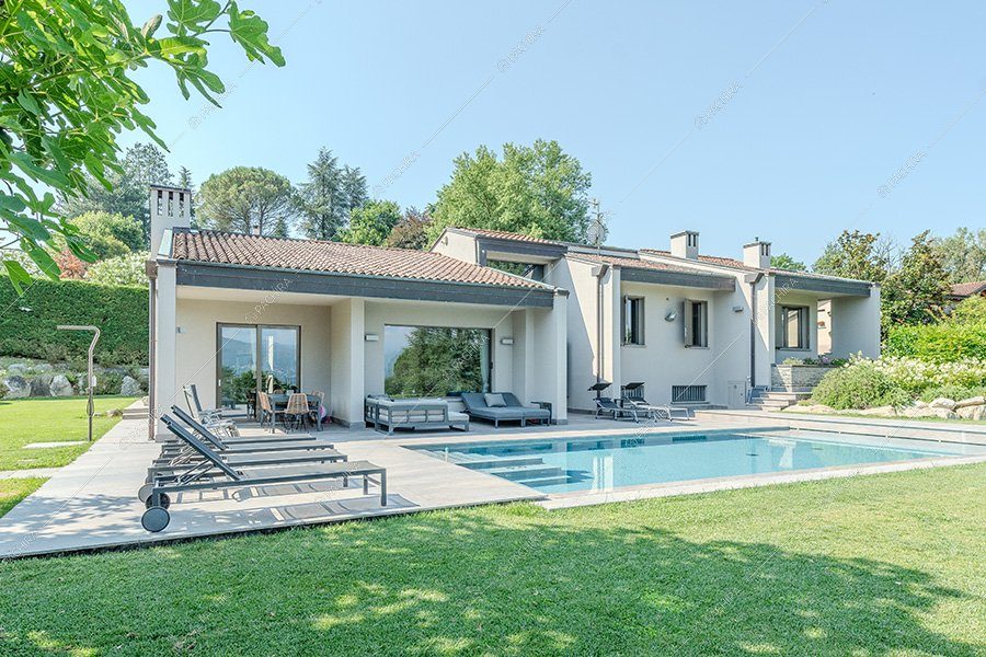 Esterni della villa Titanio, location contemporanea per shooting a Milano
