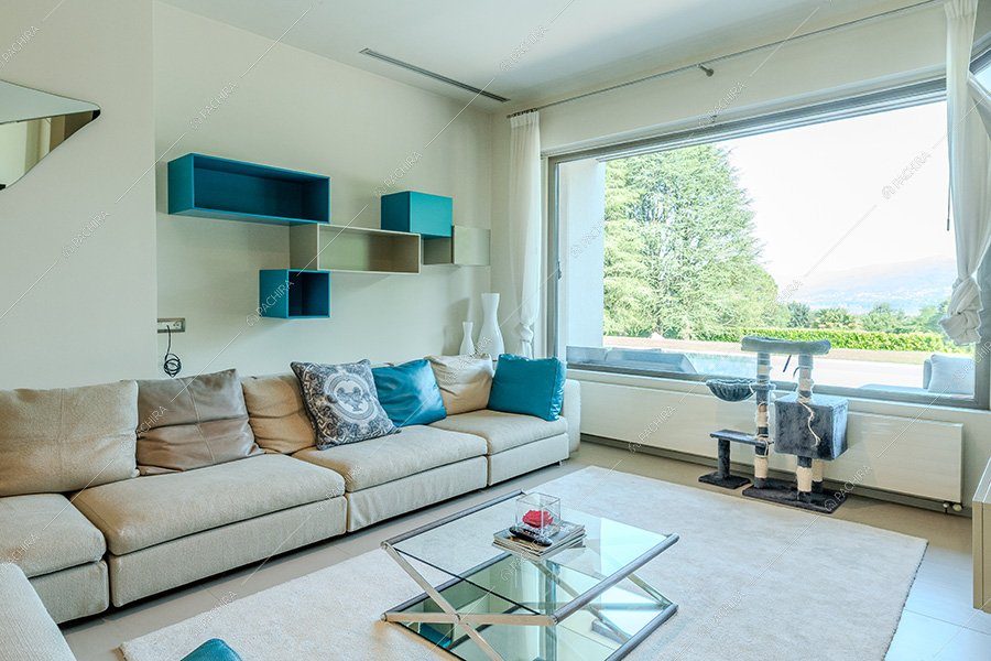 Salotto della villa Titanio, location contemporanea per shooting a Milano