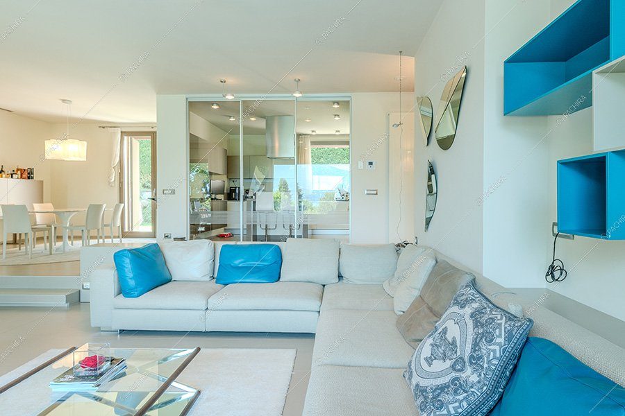 Zona living della villa Titanio, location contemporanea per shooting a Milano