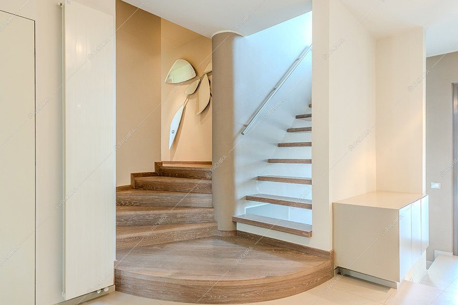 Scale della villa Titanio, location contemporanea per shooting a Milano