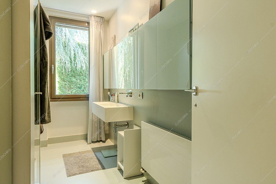 Bagno della villa Titanio, location contemporanea per shooting a Milano