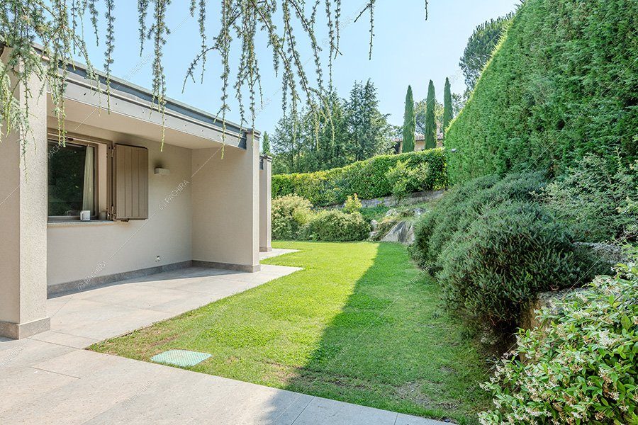 Giardino della villa Titanio, location contemporanea per shooting a Milano