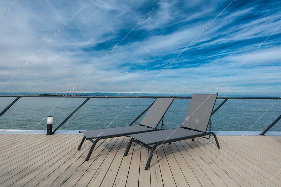 Terrazza dell'imbarcazione Karaburan, location moderna per shooting a Venezia