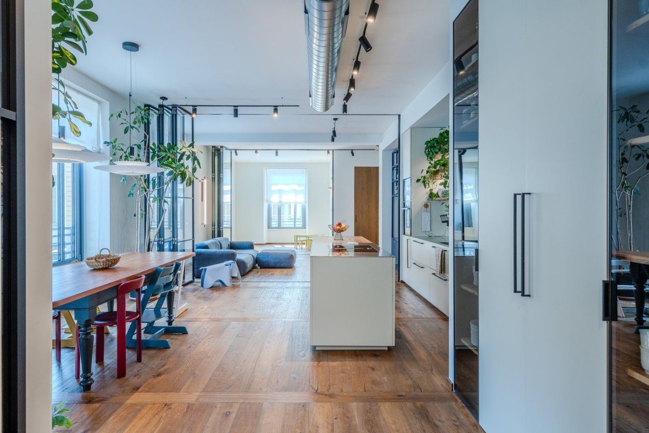 Zona living dell'appartamento Gea, location moderna per shooting a Milano