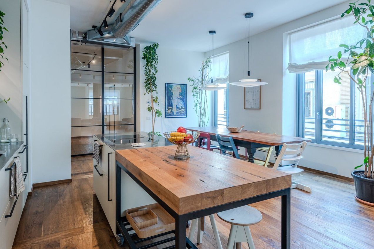 Cucina dell'appartamento Gea, location moderna per shooting a Milano