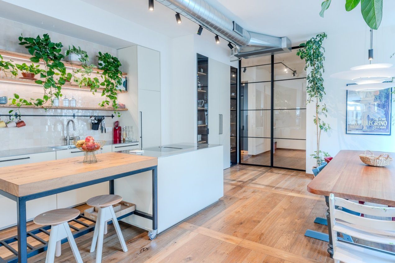 Zona living dell'appartamento Gea, location moderna per shooting a Milano