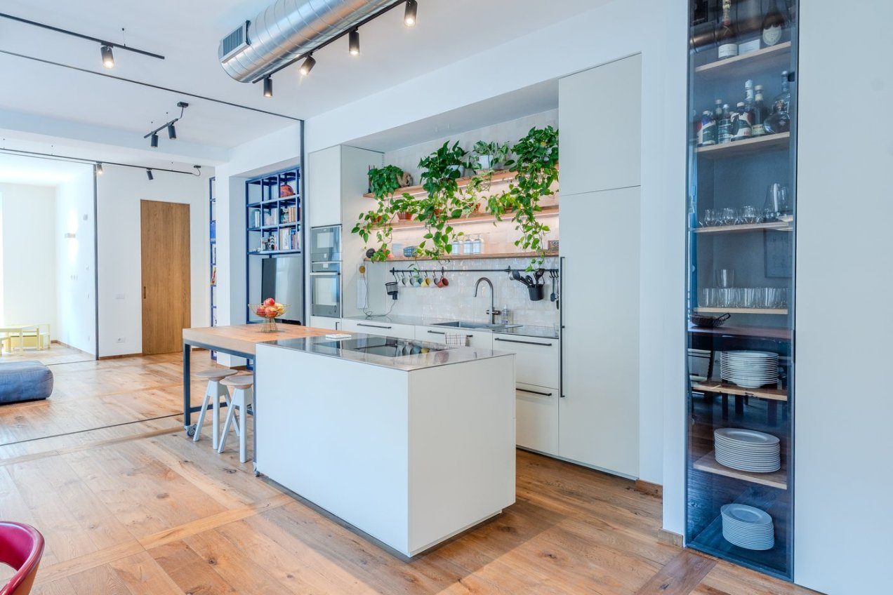 Cucina dell'appartamento Gea, location moderna per shooting a Milano
