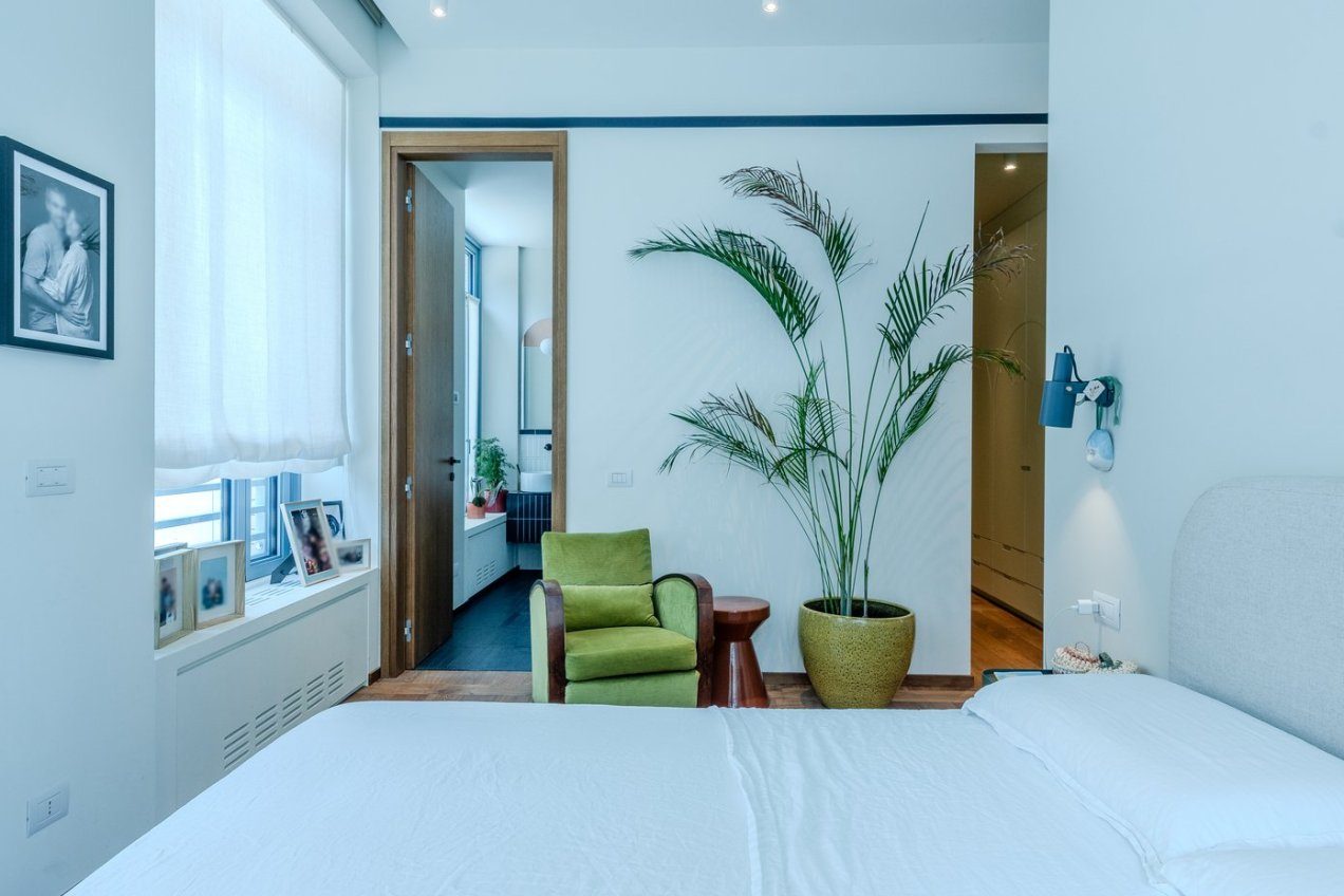 Camera da letto dell'appartamento Gea, location moderna per shooting a Milano