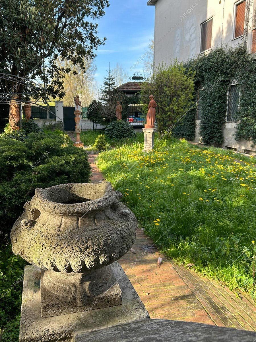 Giardino della villa Antimonite, location classica per shooting a Milano
