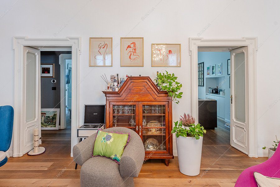 Zona living dell'appartamento Akebia, location moderna per shooting a Milano