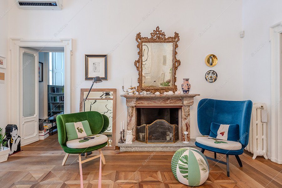 Salotto dell'appartamento Akebia, location moderna per shooting a Milano