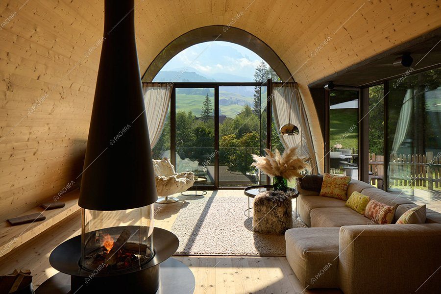 Zona living dello chalet Buran, location contemporanea per shooting a Bolzano
