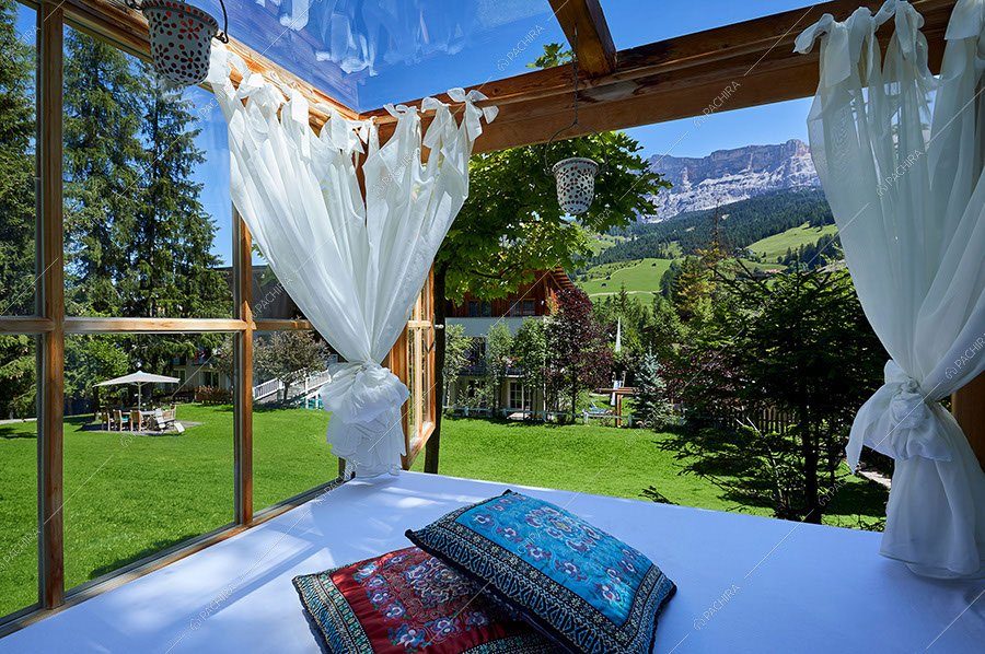 Gazebo dello chalet Buran, location contemporanea per shooting a Bolzano