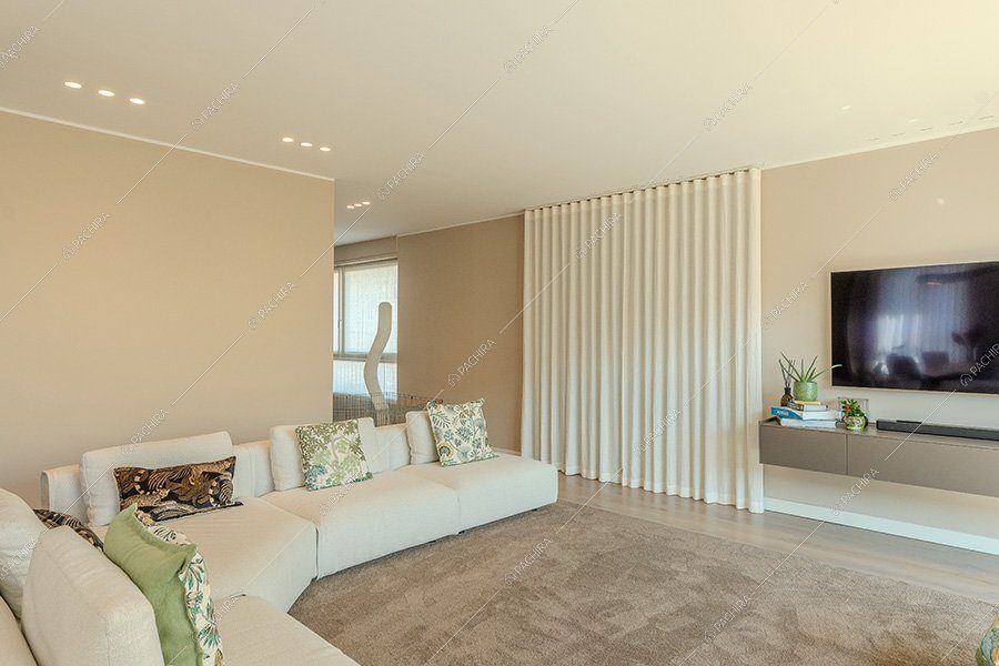 Salotto del loft Favo, location contemporanea per shooting a Milano