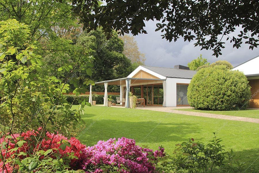 Giardino della villa Fatsia, location moderna per shooting a Udine