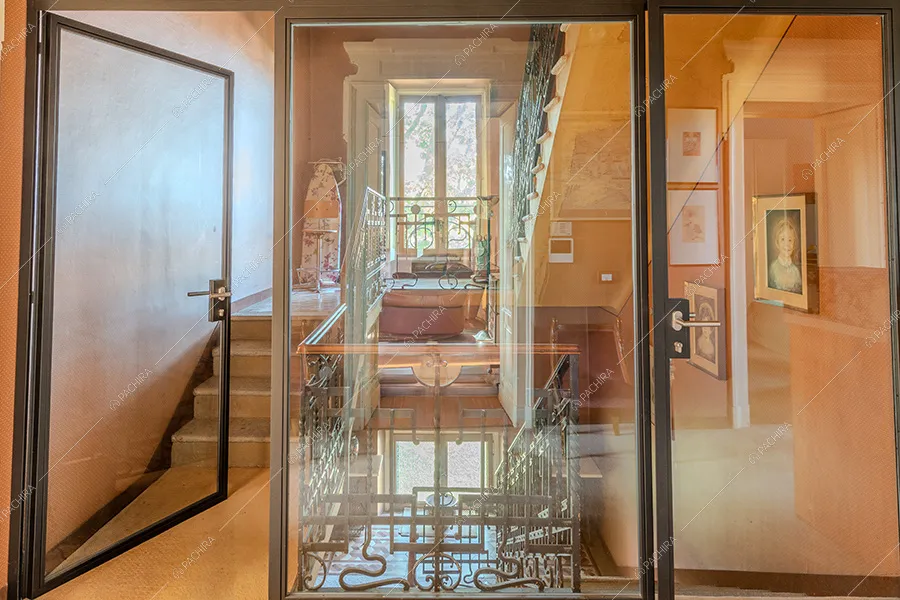 Scale della villa Nitra, location in stile vintage a Milano