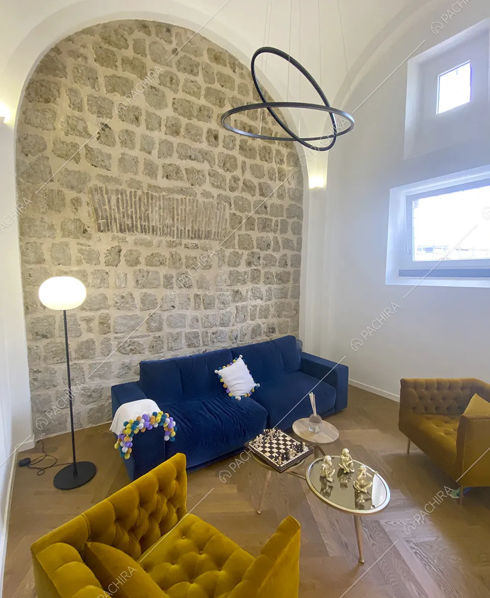 Salotto dell'appartamento Carnelian, location in stile contemporaneo a Caserta