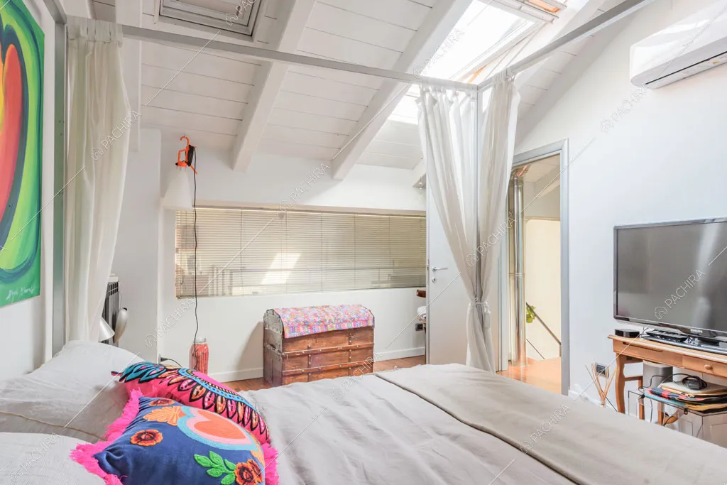 Camera da letto del loft Cascarilla, location in stile moderno a Milano