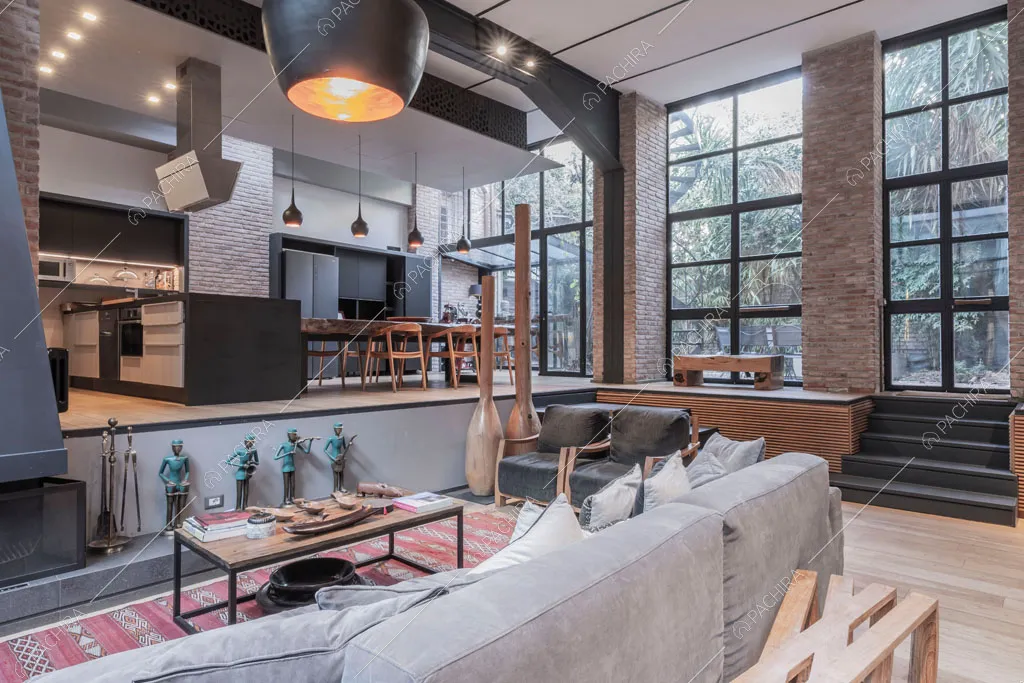 Vetrate industriali nella sala del loft Berillio, location in stile contemporaneo a Roma