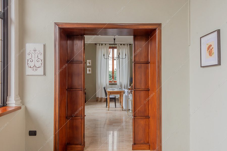 Corridoio della villa Vinson, location in stile moderno a Milano
