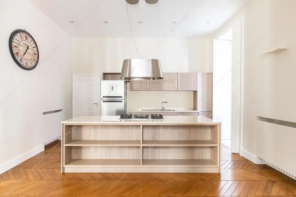 Cucina a isola dell'appartamento Han, location in stile contemporaneo a Napoli