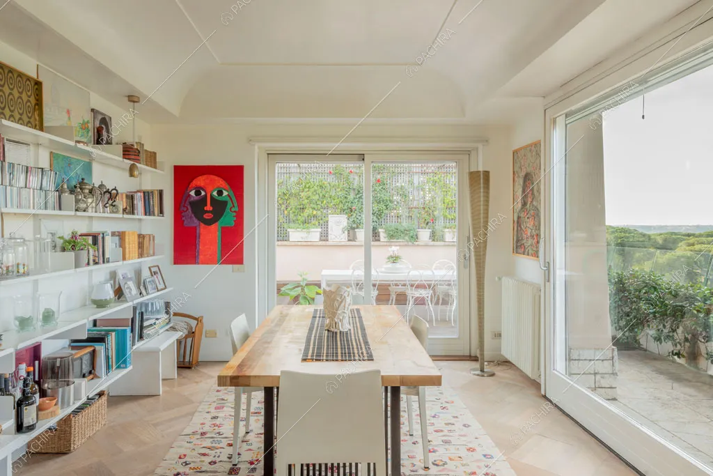 Sala da pranzo dell'attico Elbrus, location in stile contemporaneo a Roma