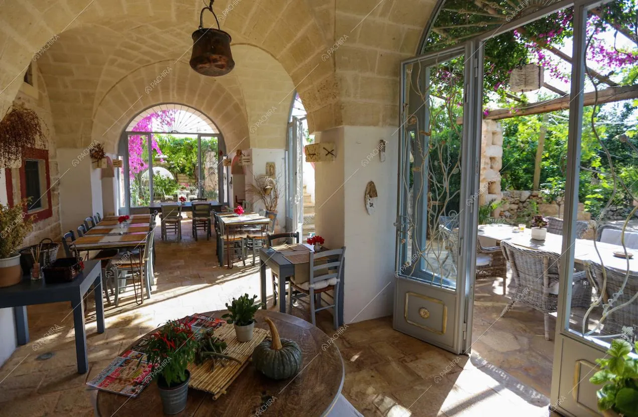 Zona pranzo con scorcio sulla pergola