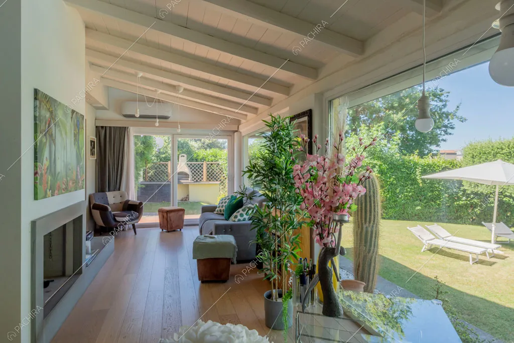 Veranda della villa Cassava, location in stile contemporaneo a Roma