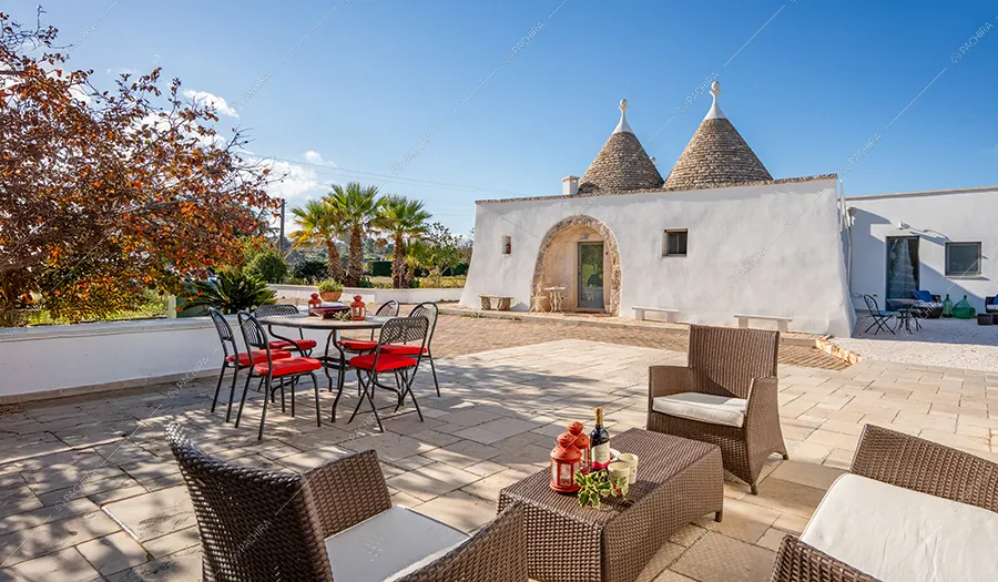 Cortile della villa Sahel, location in stile rustico a Brindisi