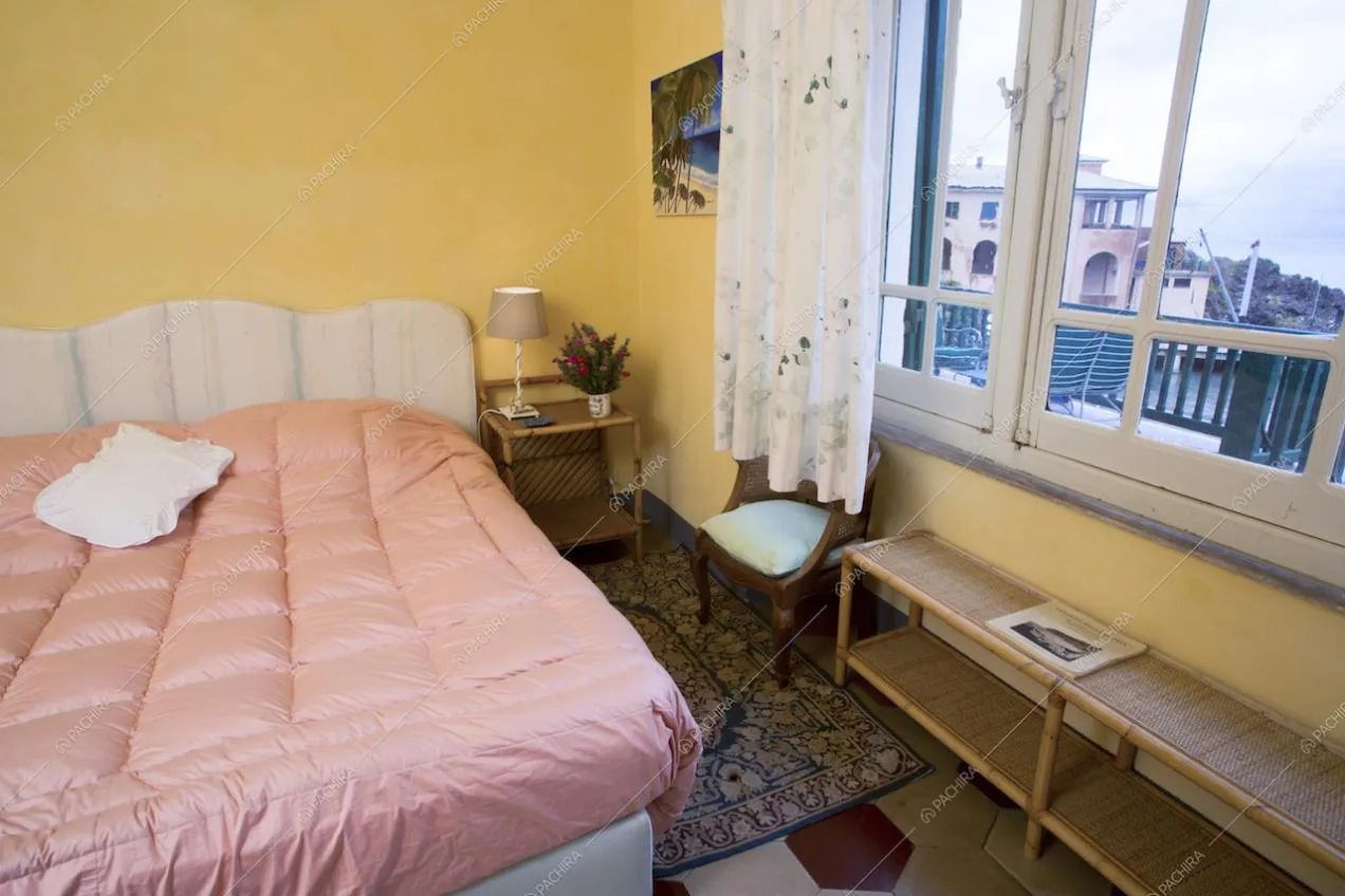 Vetrata con vista panoramica dalla camera da letto