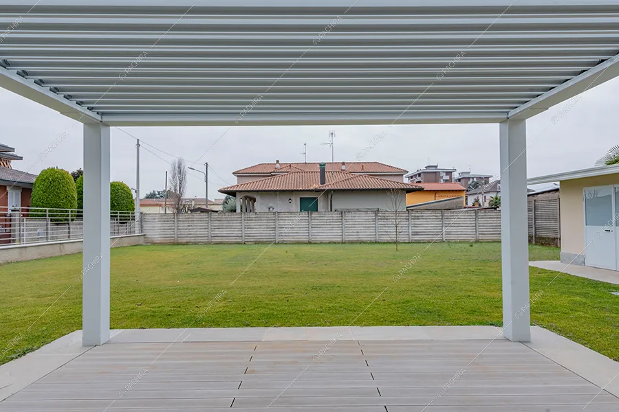Veranda della villa Morava, location in stile moderno a Milano