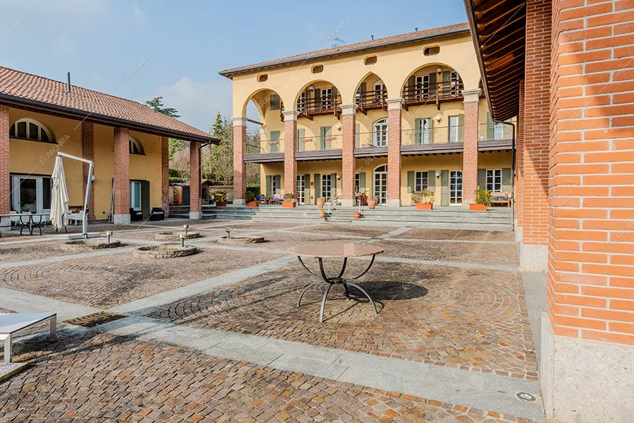 Corte della villa Quito, location in stile classico a Lecco