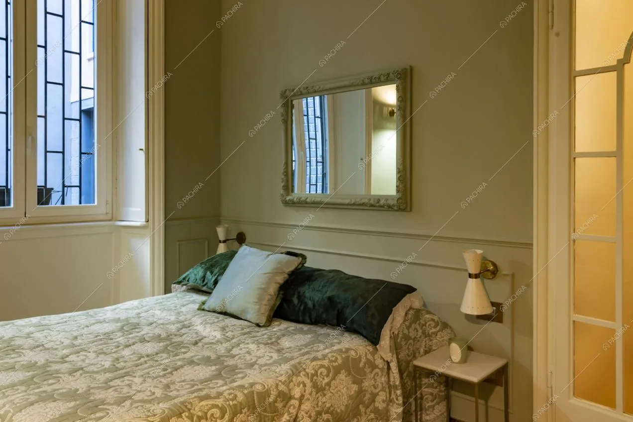 Camera da letto con specchio