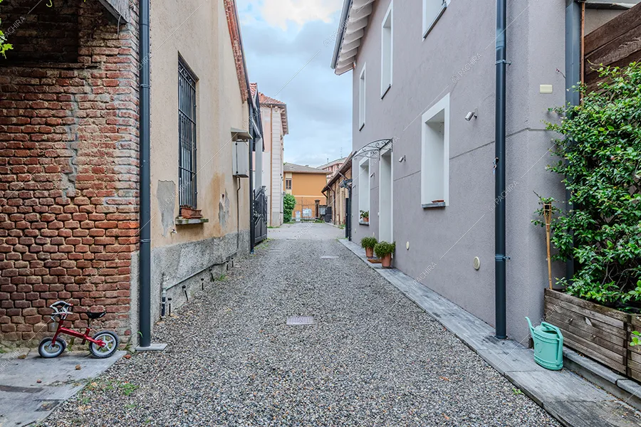 Vialetto della villa Dioptasio, location in stile moderno a Monza