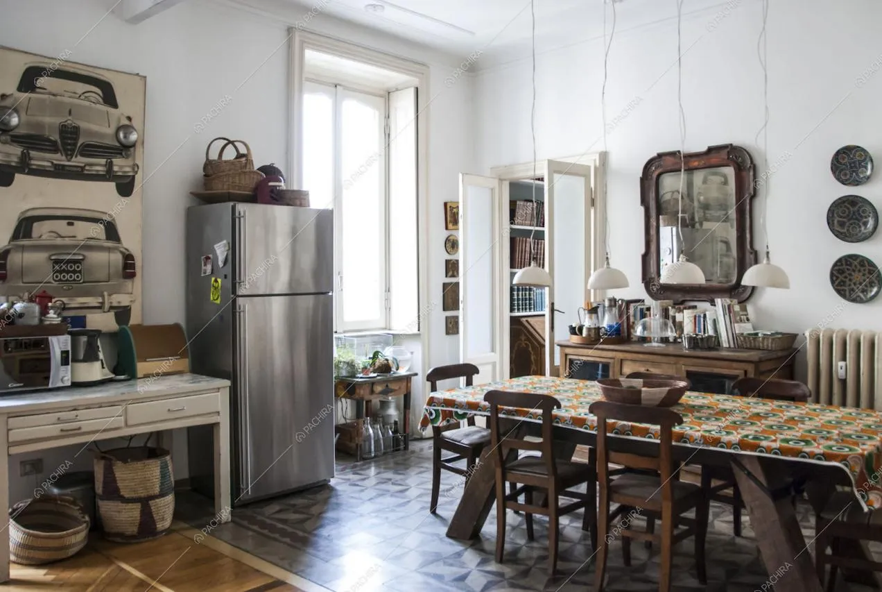 Tavolo da pranzo, due tavoli d'appoggio in legno