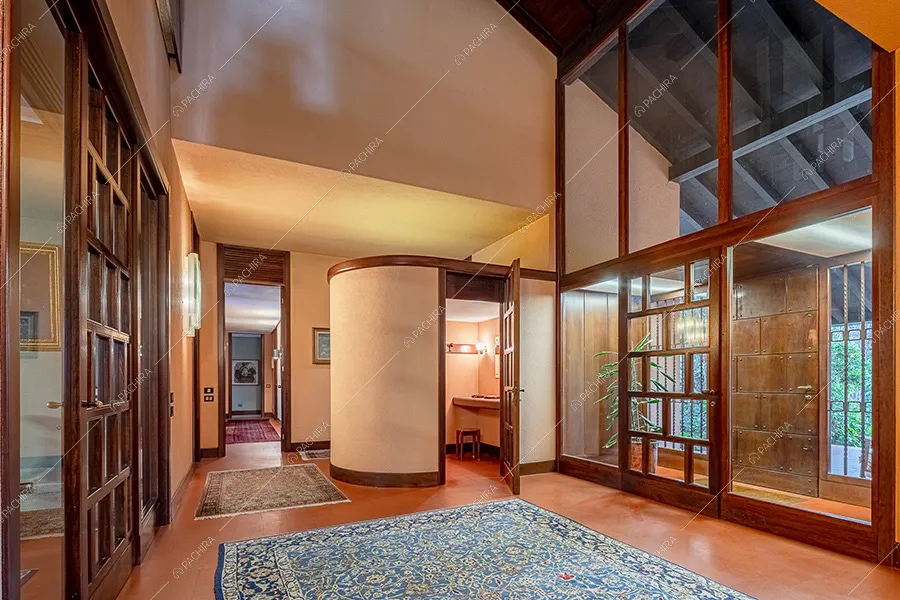 Atrio della villa Mekong, location in stile classico a Varese