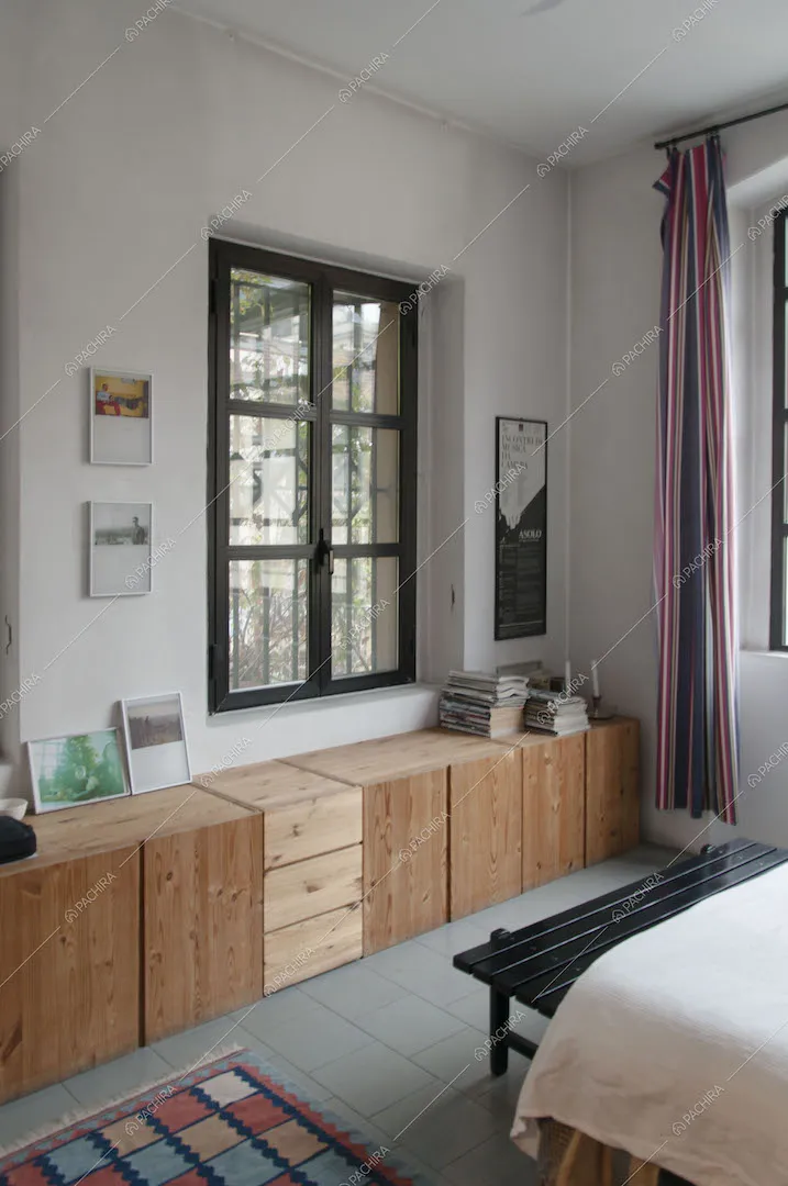 Armadietti in legno nella camera da letto