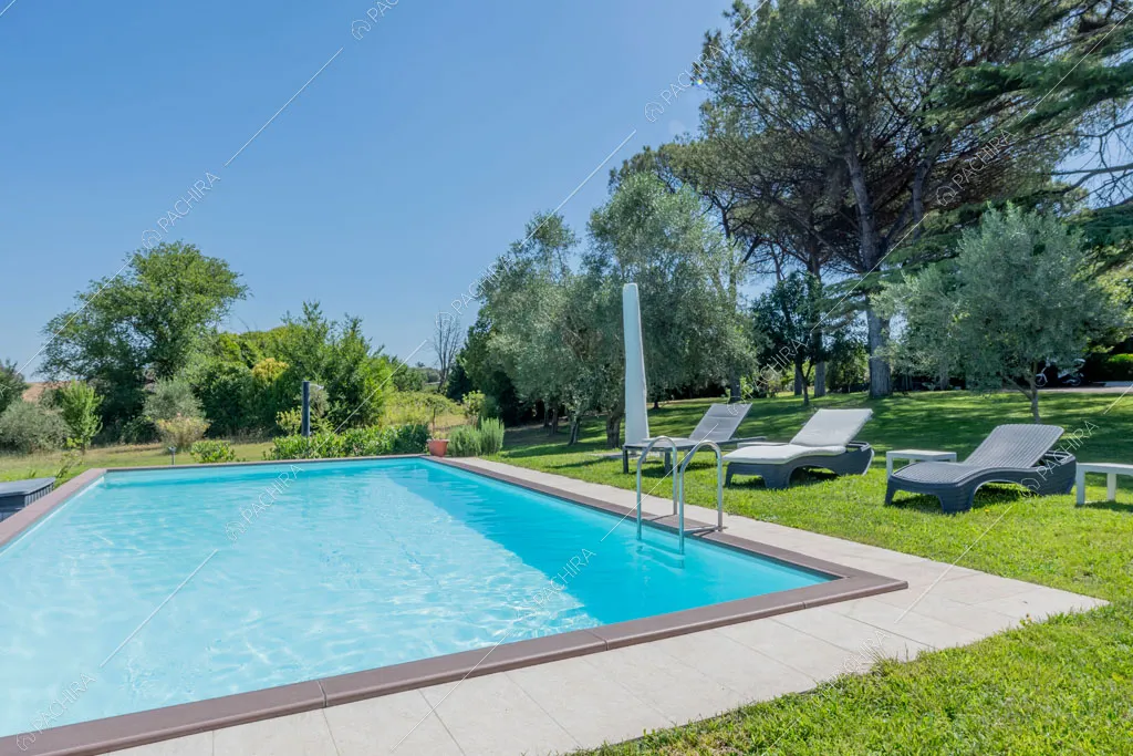 Piscina della villa Orinoco, location in stile contemporaneo a Roma