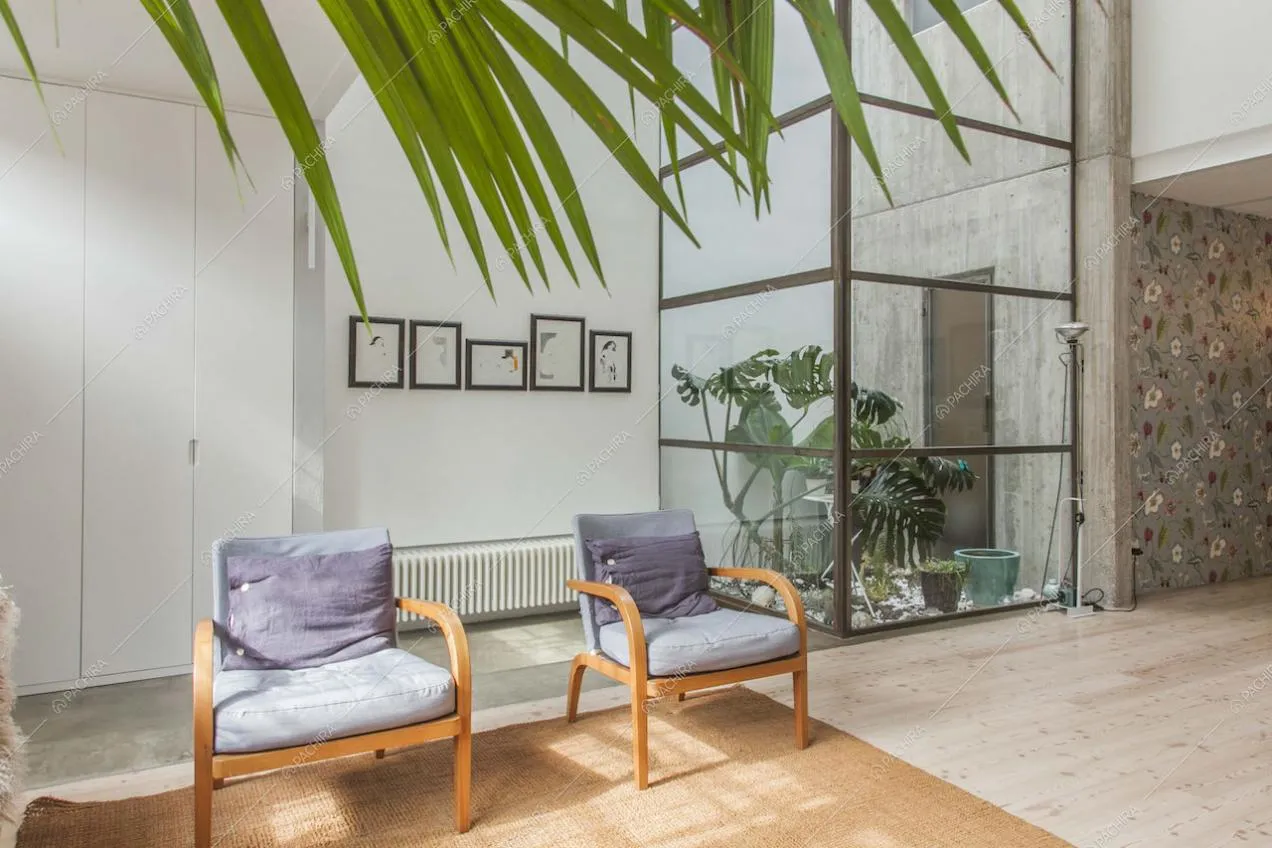 Poltrone nella zona living e giardino d'inverno