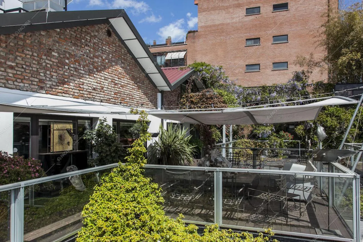 Tavolo e sedie da esterno in veranda