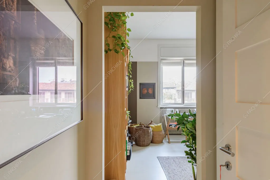 Corridoio dell'appartamento Beryl, location in stile contemporaneo a Milano