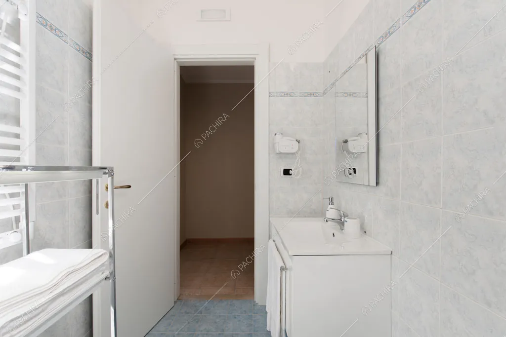 Bagno della villa Agnocasto, location in stile moderno a Roma