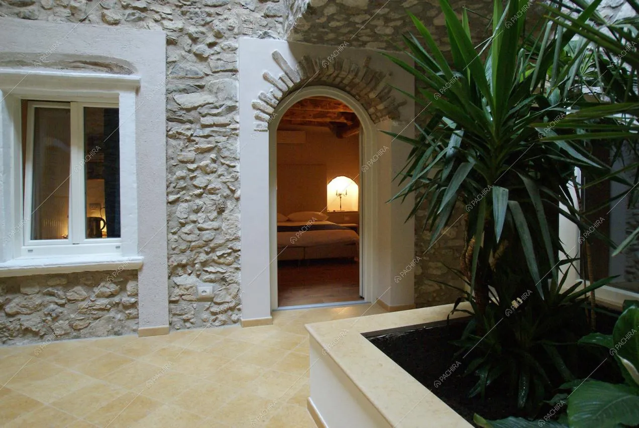 Vista su ingresso della camera da letto matrimoniale