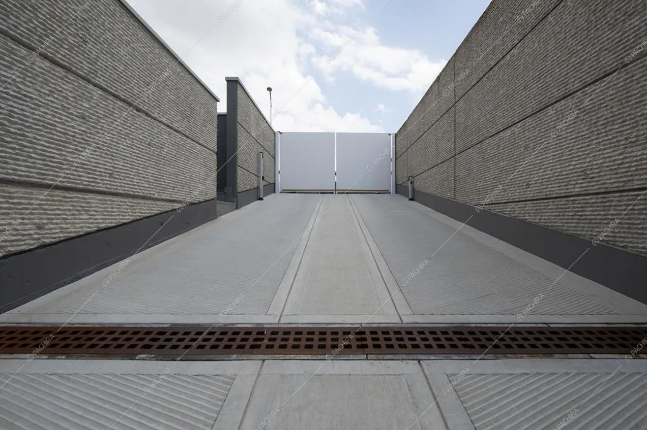Ingresso per automobili e cancello automatico