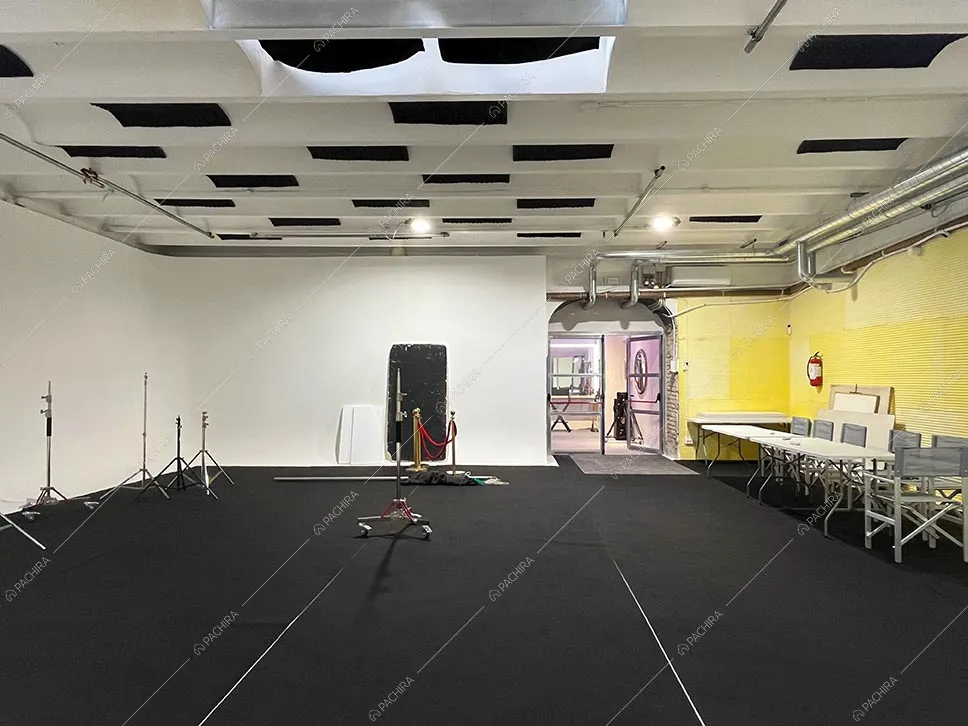 Open space del teatro di posa Erebus, location in stile contemporaneo a Roma