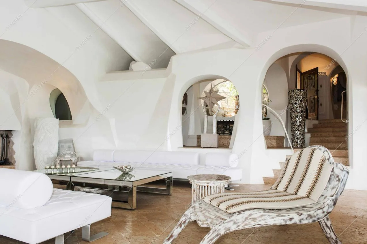 Soffitto bianco con struttura particolare nella zona living