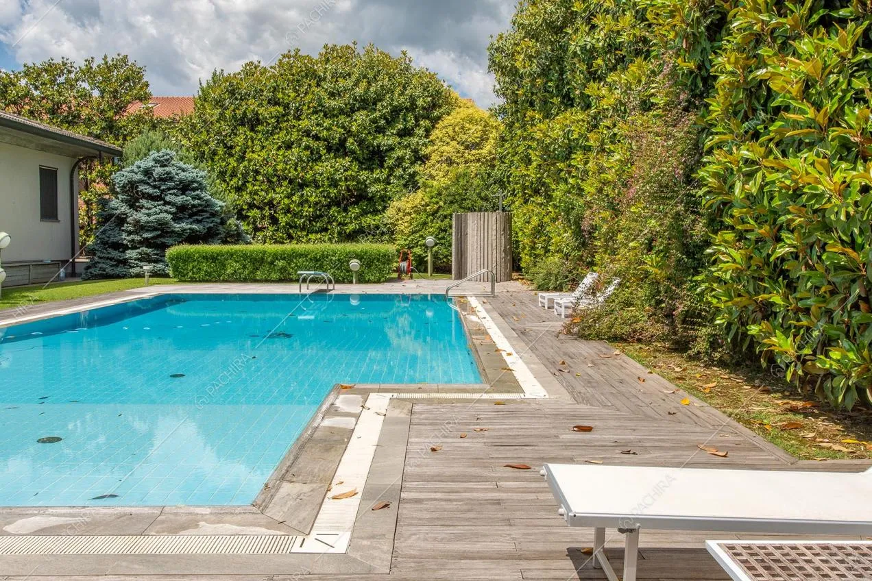 Piscina della villa Azara, location in stile classico a Milano